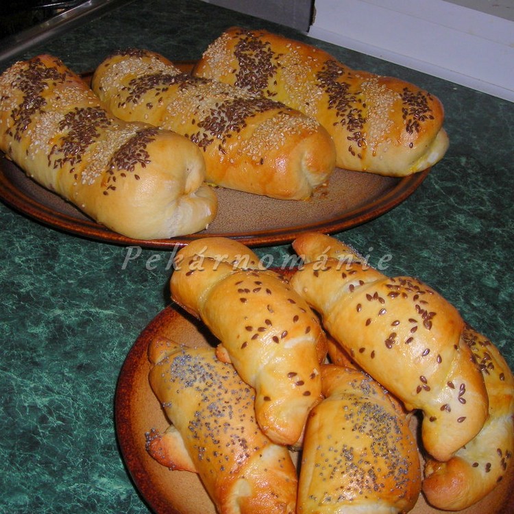 Minizáviny (rohlíky) z těsta na pizzu