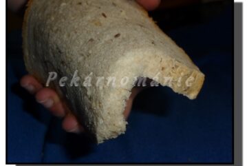 Kefírový kváskový čtyřzrnný chleba