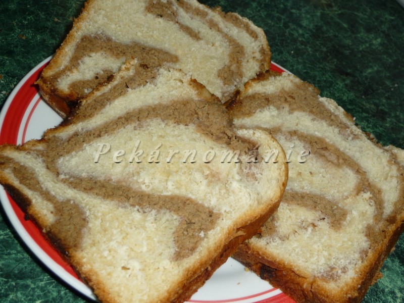 Ořechový cop v pekárně