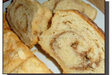 Jogurtová roláda s ořechovou náplní