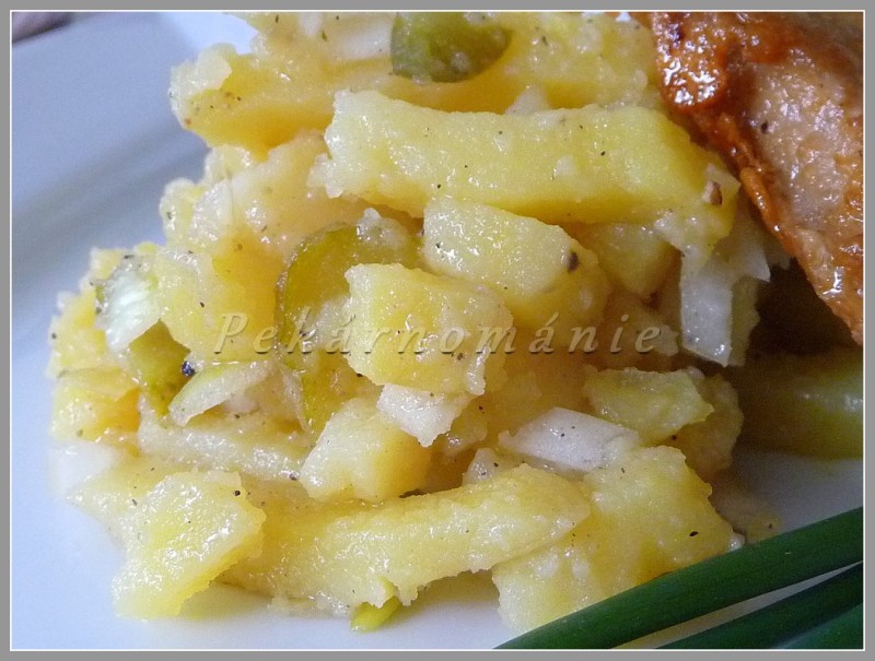 Kyselé brambory (Jednoduchý bramborový salát)