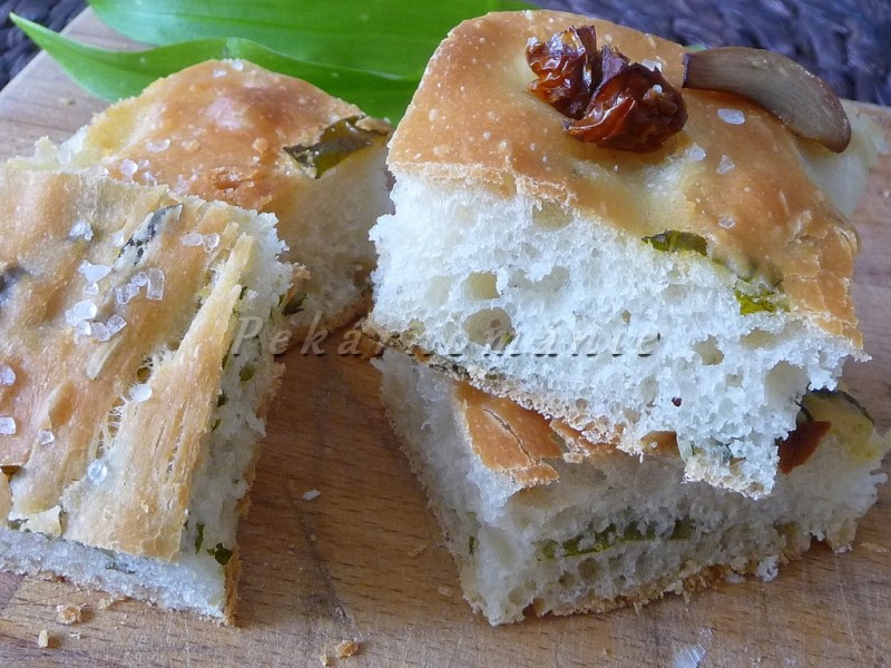 Focaccia (s medvědím česnekem)