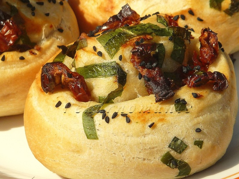 Točenky s česnekem a rajčaty