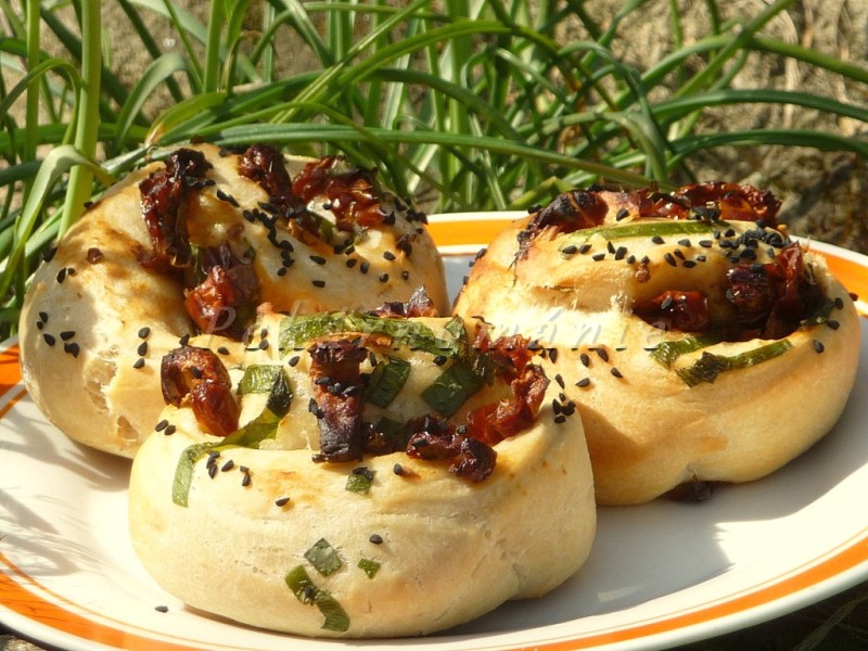 Točenky s česnekem a rajčaty