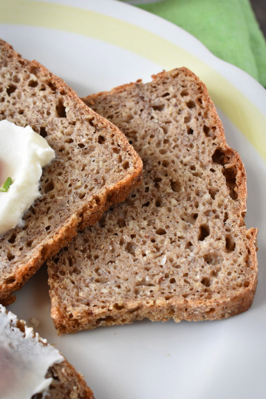 Semínkový celozrnný žitný chléb